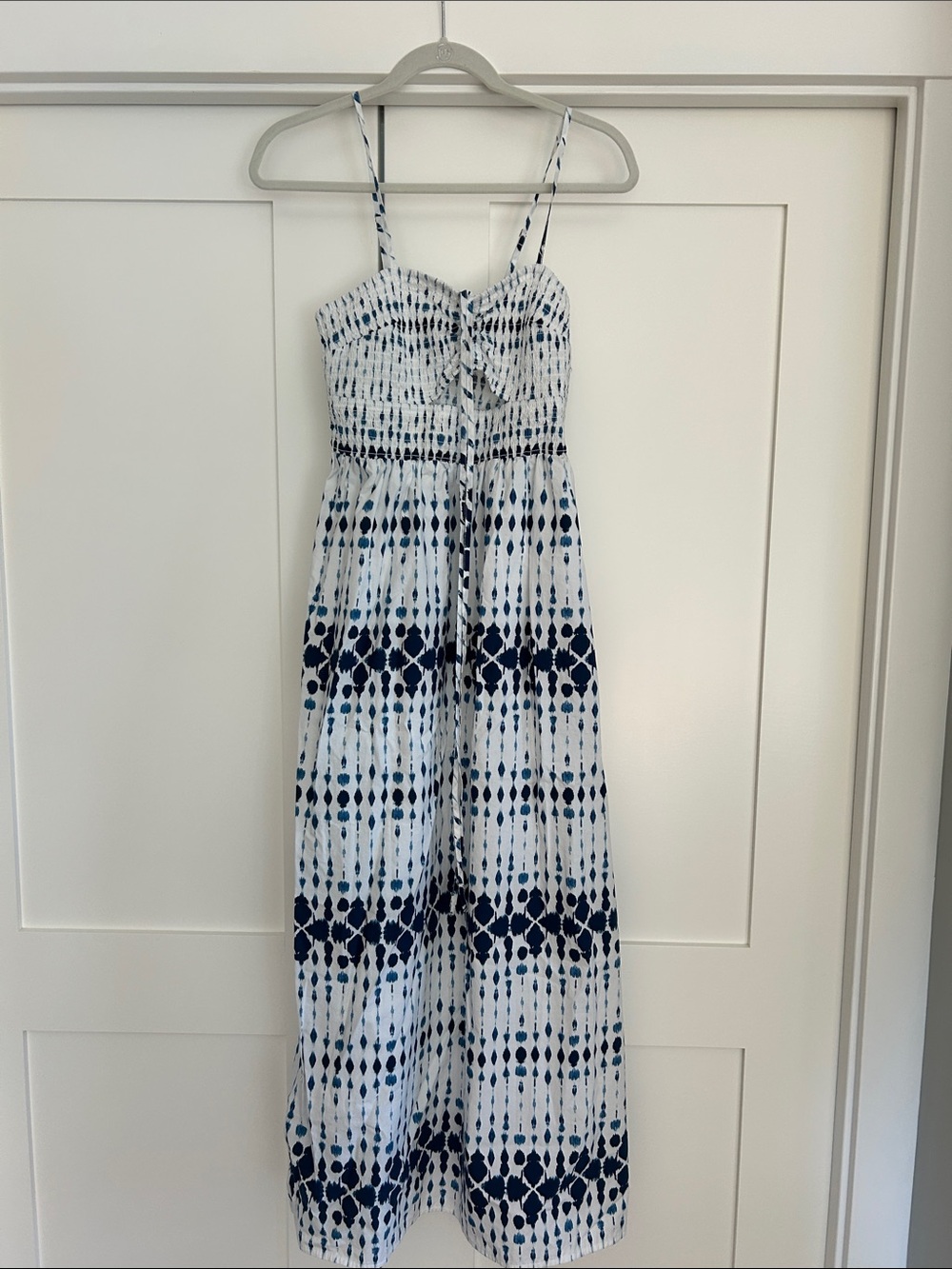 NWT Universal Thread Smocked Tie-Dye Maxi Dress in White and Navy
